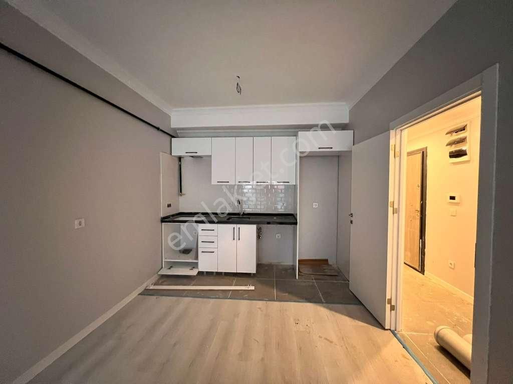 Altıntepe'de Sokağa Cepheli Sıfır 2+1 Kiralık Daire
