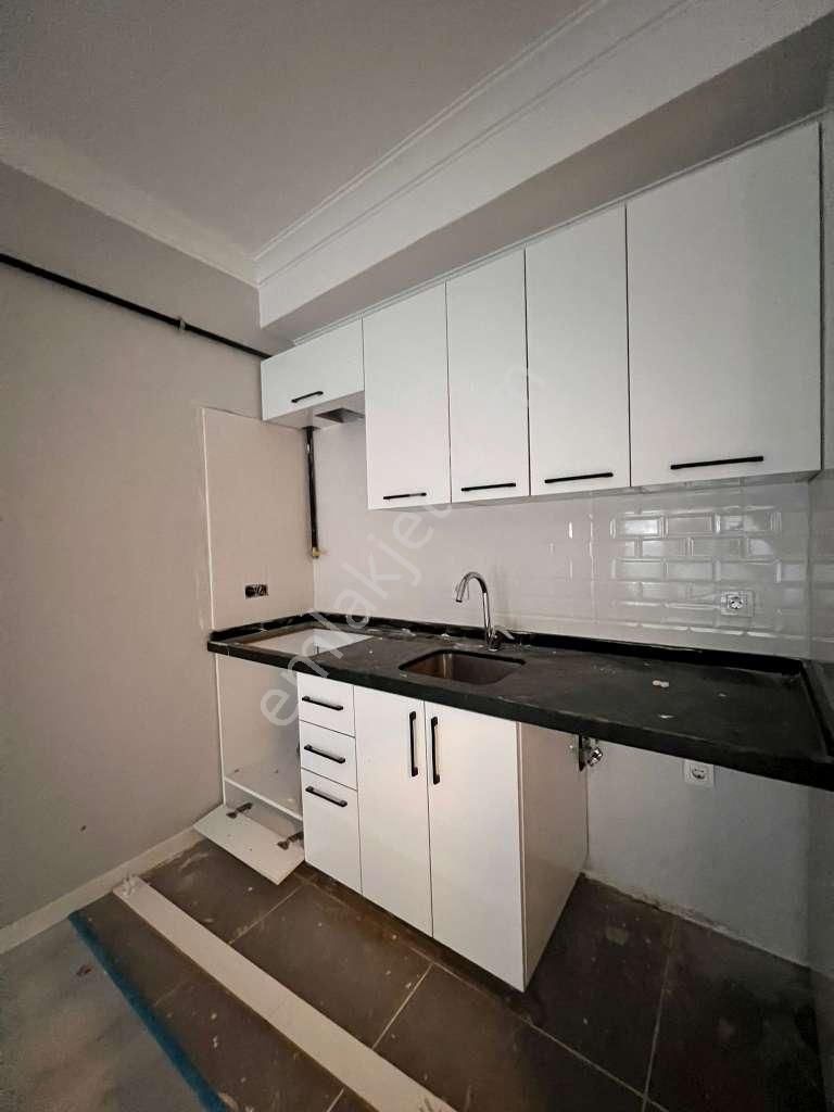 Altıntepe'de Sokağa Cepheli Sıfır 2+1 Kiralık Daire - Görsel 2