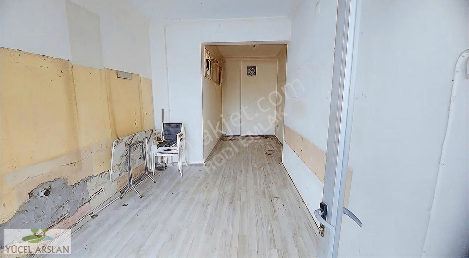 Menemen Esatpaşa'da Kiralık Dükkan - 25m² Kapalı, 80m² Açık Alan - Görsel 3