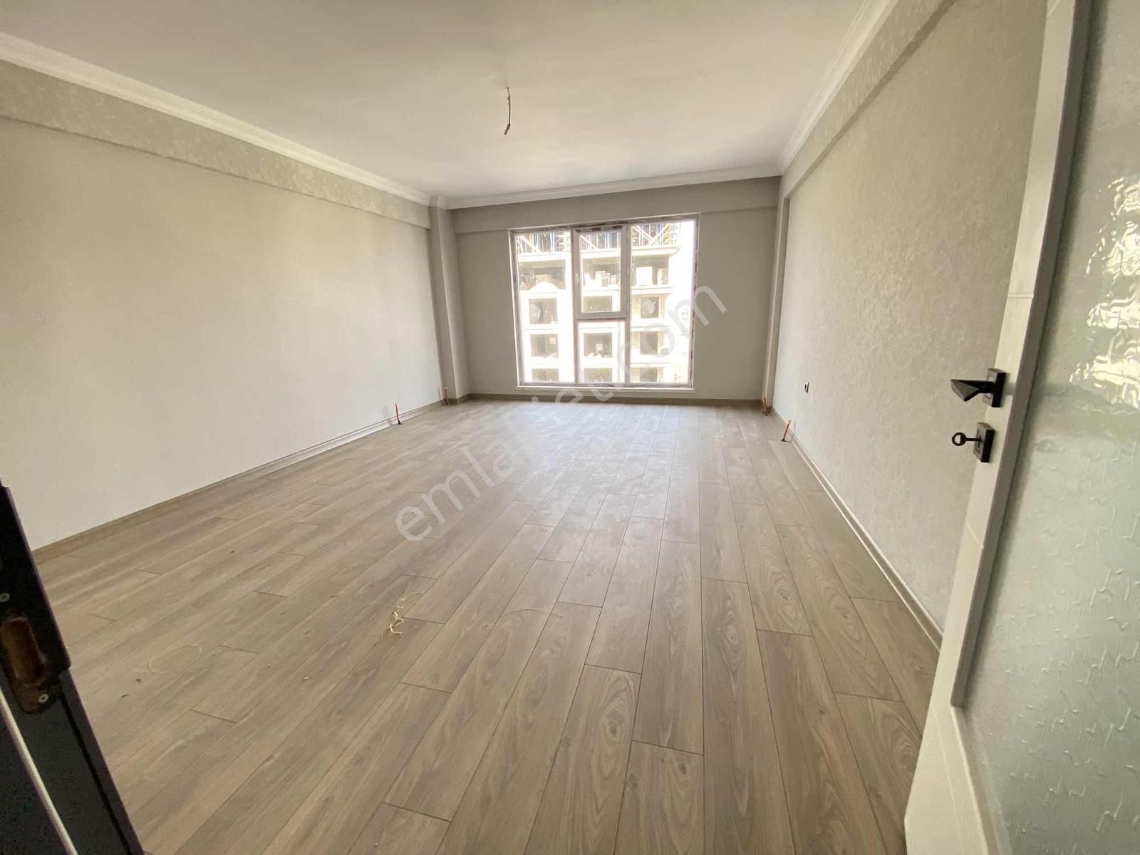 8.cadde Dibinde 3+1 120 M2 3.katta Ful Yapılı Emsalsiz Daire