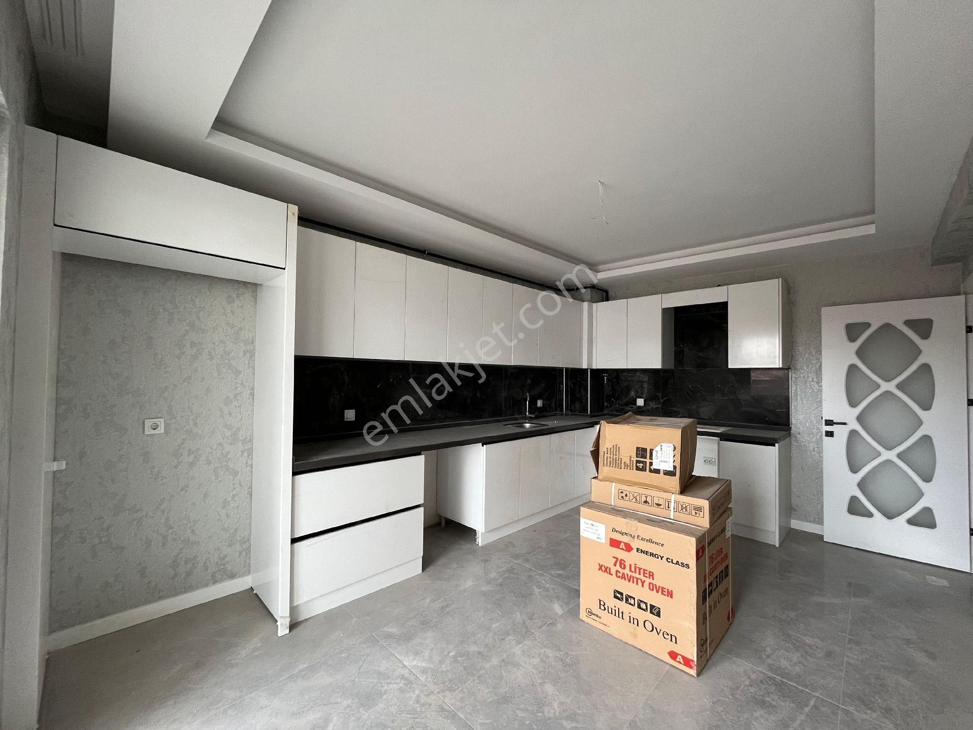 Emin Gyo'dan Eşrefoğlu İlkokulu Yanı Sıfır 4+1 Ebeveyn Banyolu Daire