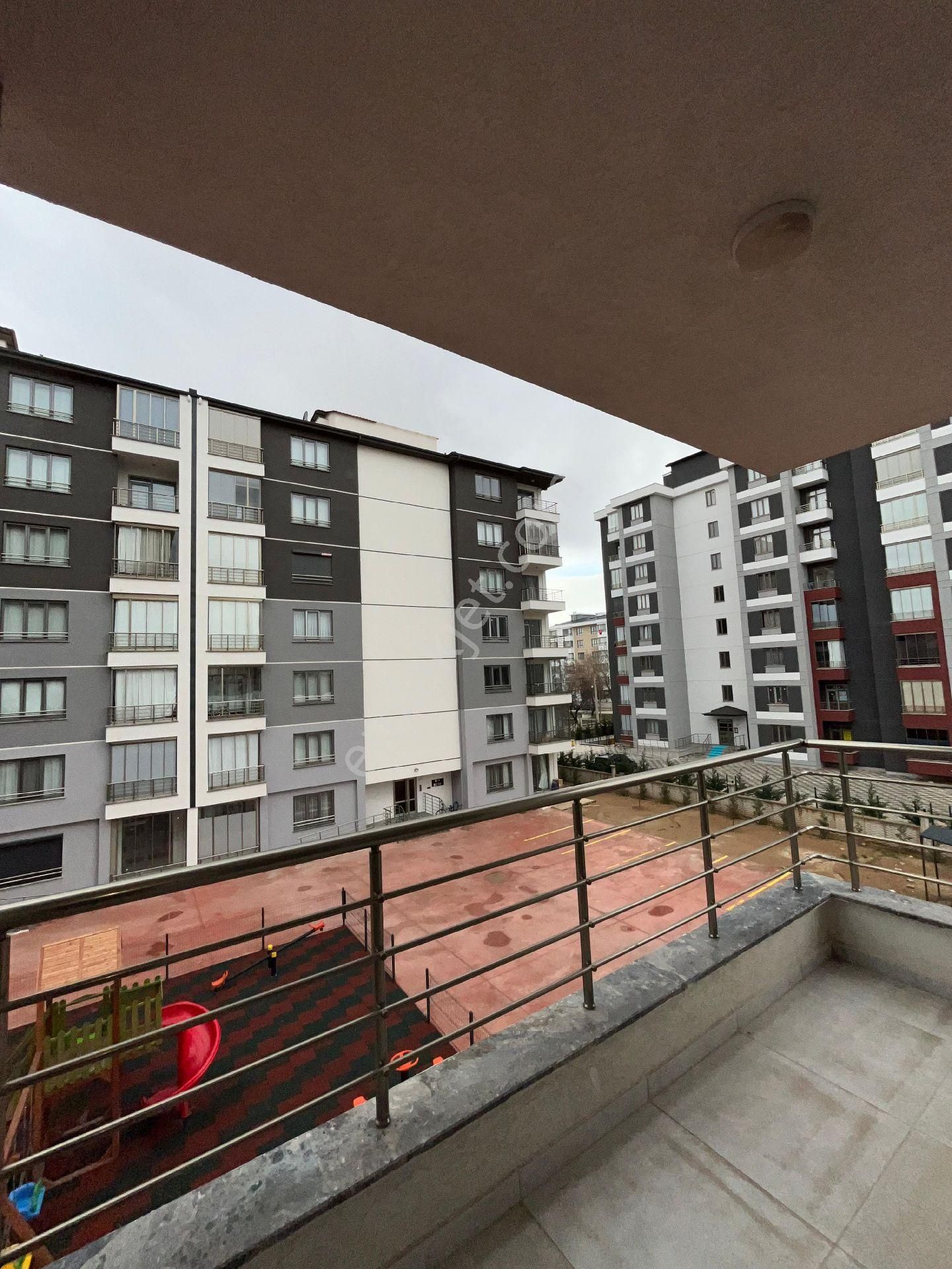 Emin Gyo'dan Eşrefoğlu İlkokulu Yanı Sıfır 4+1 Ebeveyn Banyolu Daire - Görsel 22