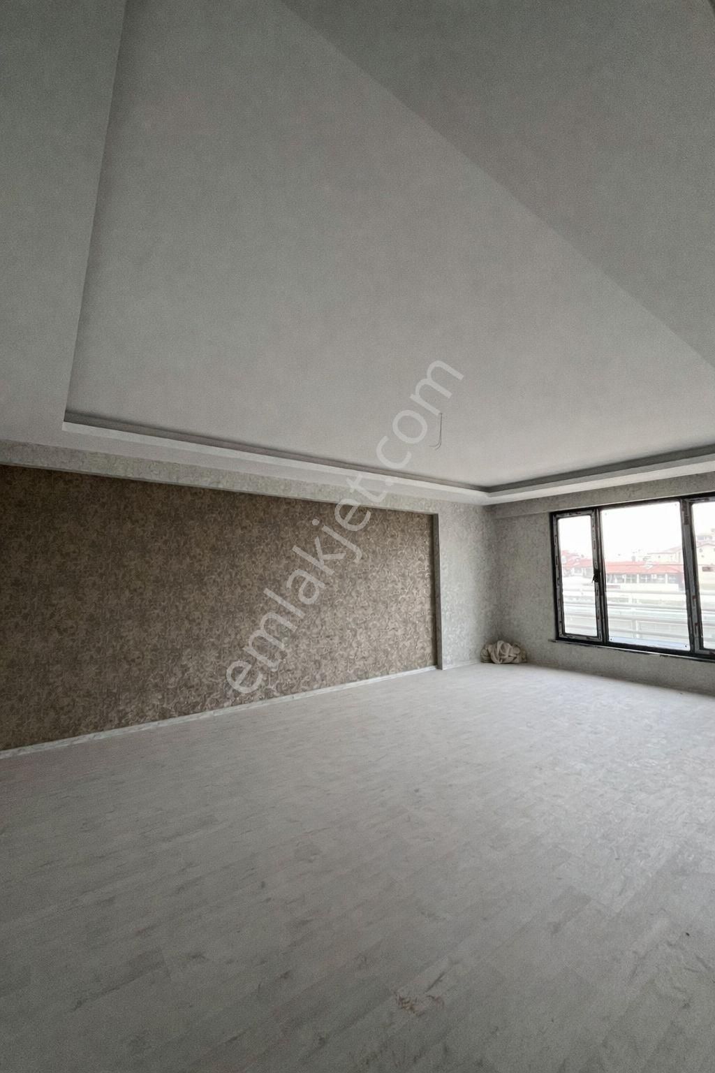 Emin Gyo'dan Eşrefoğlu İlkokulu Yanı Sıfır 4+1 Ebeveyn Banyolu Daire - Görsel 4