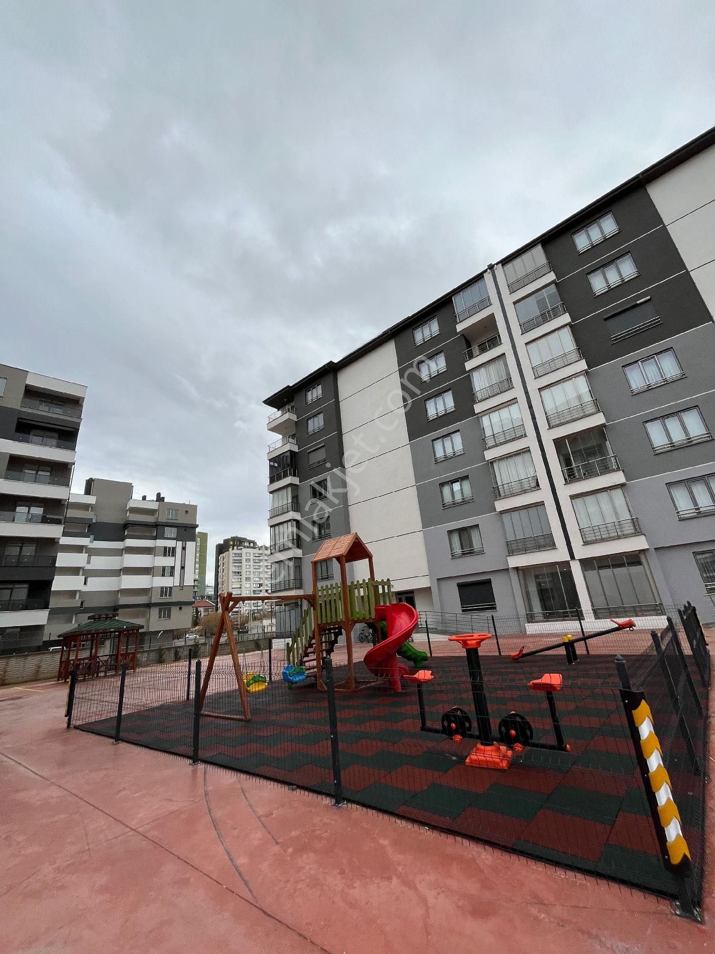 Emin Gyo'dan Eşrefoğlu İlkokulu Yanı Sıfır 4+1 Ebeveyn Banyolu Daire - Görsel 28