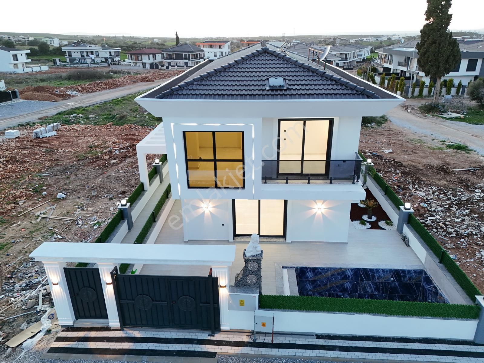 Didim Hisarda Satılık 3+1 Sıfır Yapı Havuzlu-otoparklı Villalar - Görsel 15