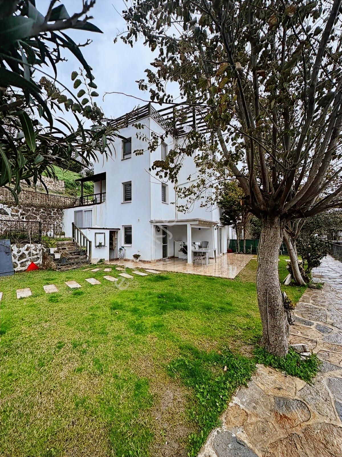 Gümüşlük Te Bahçeli Doğa Manzaralı 3+1