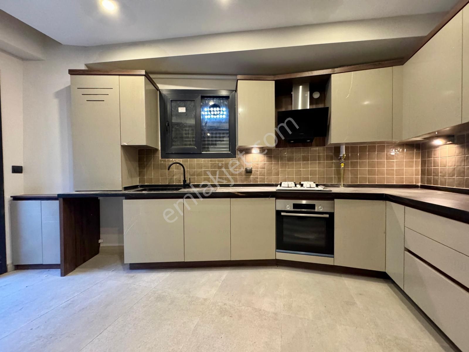 🏡 Referans'tan Geniş Teraslı Denize 50 Mt Lüks Şık Tasarımlı 2+1 Dubleks