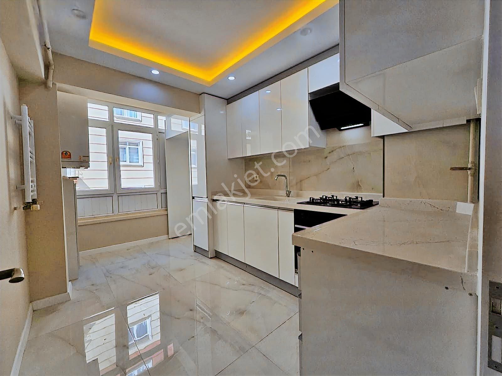 30 Ağustos'ta 3+1 Ultra Lüks Yapılı Güney - Batı Cephe Ara Kat