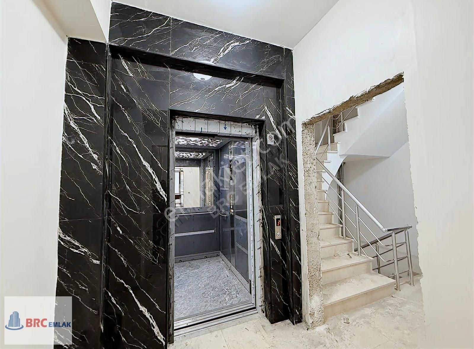 Bağcılar Mahmutbey Ordu Caddesin Komple Sıfır Kiralık Köşe Bina - Görsel 24