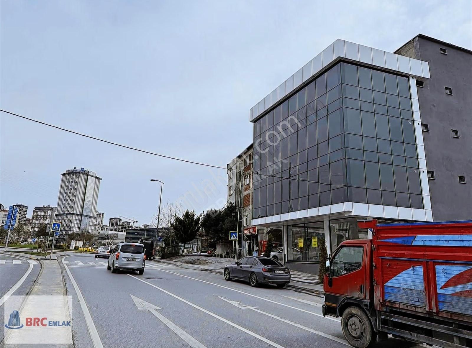 Bağcılar Mahmutbey Ordu Caddesin Komple Sıfır Kiralık Köşe Bina - Görsel 26