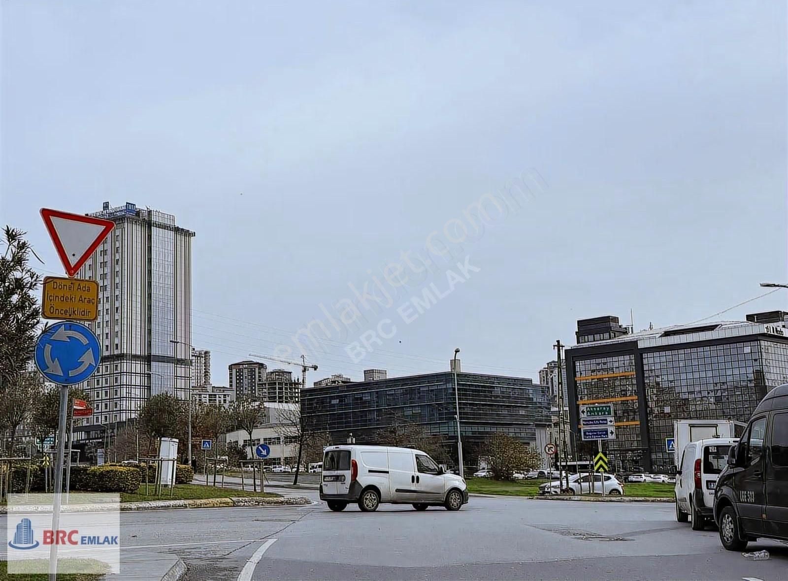 Bağcılar Mahmutbey Ordu Caddesin Komple Sıfır Kiralık Köşe Bina - Görsel 32