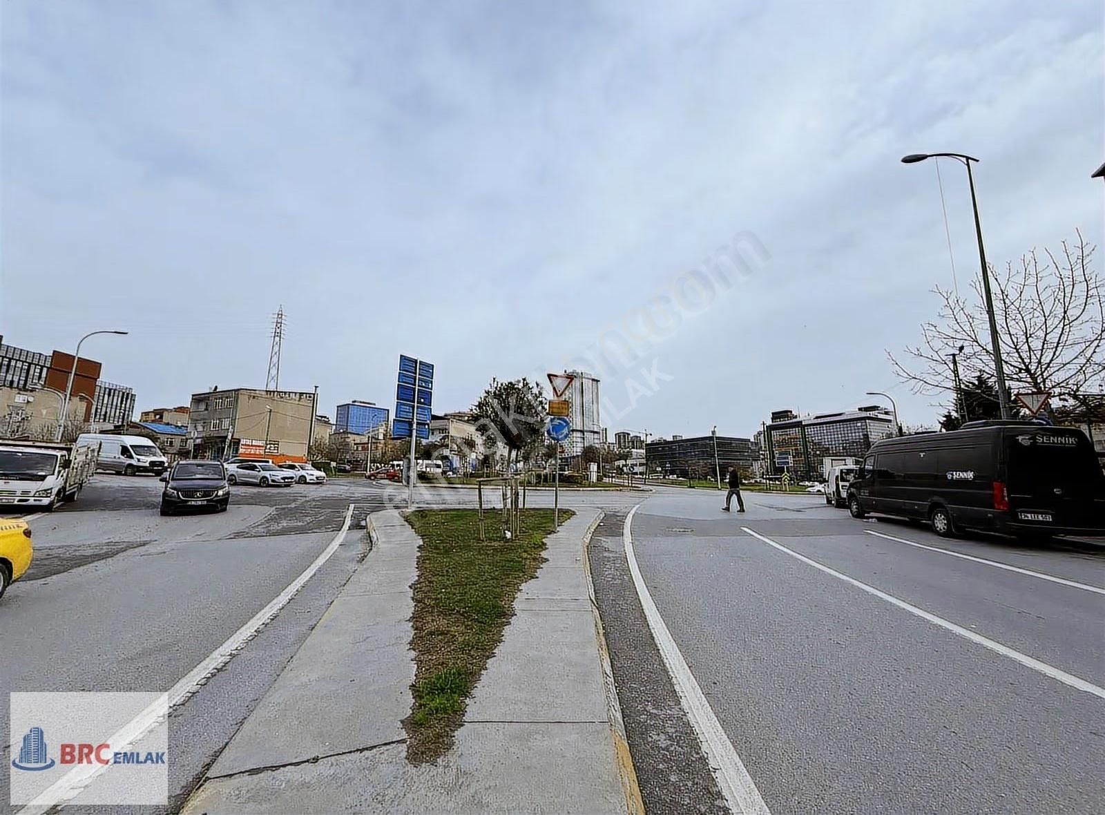 Bağcılar Mahmutbey Ordu Caddesin Komple Sıfır Kiralık Köşe Bina - Görsel 14