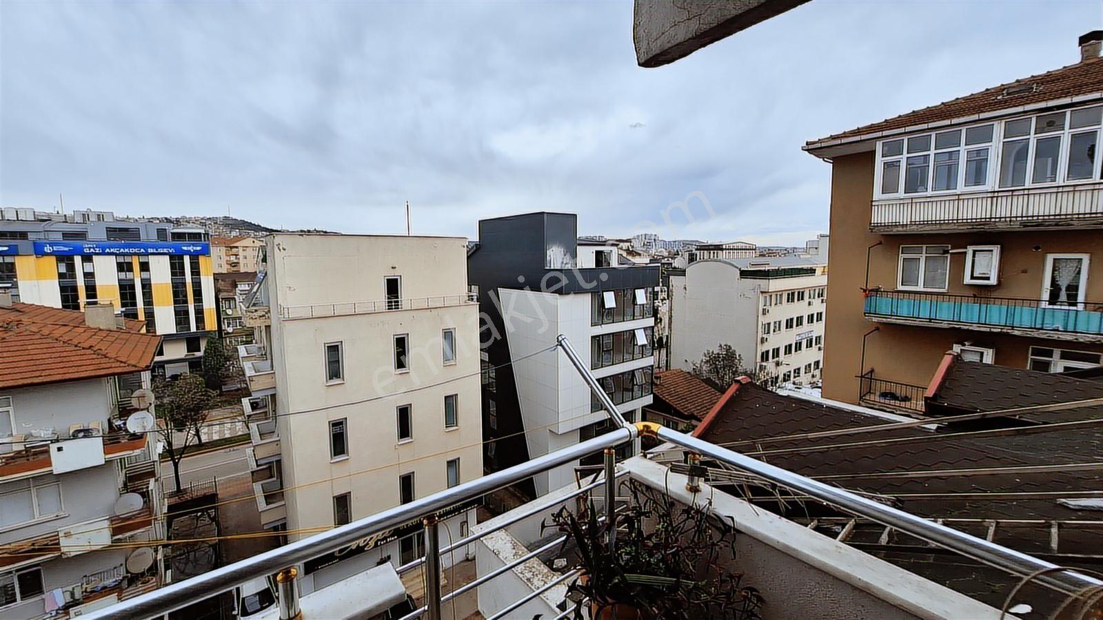 İzmit Merkezde Full Eşyalı 3+1 Arakat Kiralık Daire - Görsel 14
