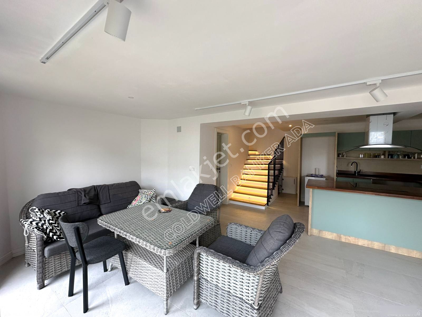 Soğucak Kuşadası’nda Satılık Deniz Manzaralı Özel Havuzlu 3+2 Tripleks Villa - Görsel 8