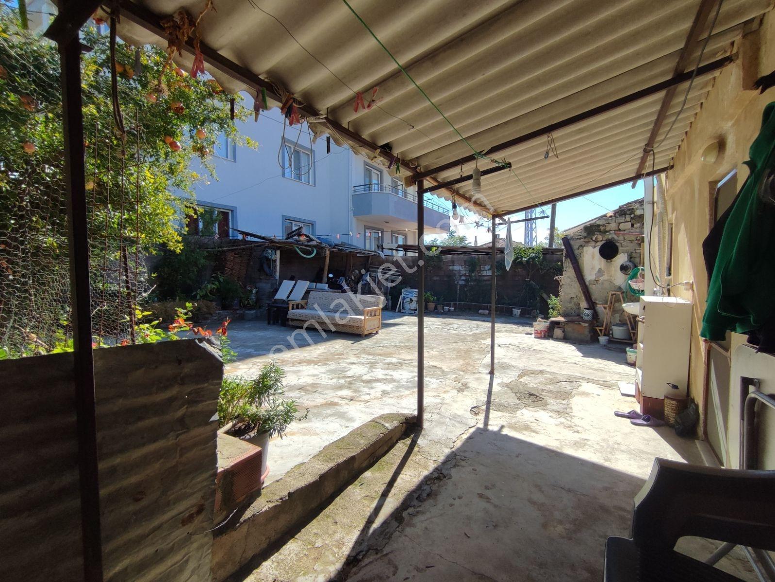 Ayvalık Mutlu Köy'de Müştemilatlı Satılık Müstakil Ev Ve Arsa - Görsel 12