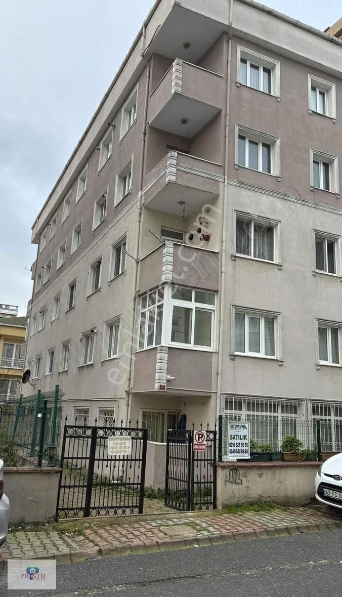 Elalmış Caddesinde Ara Kat Kapalı Otoparklı Balkonlu