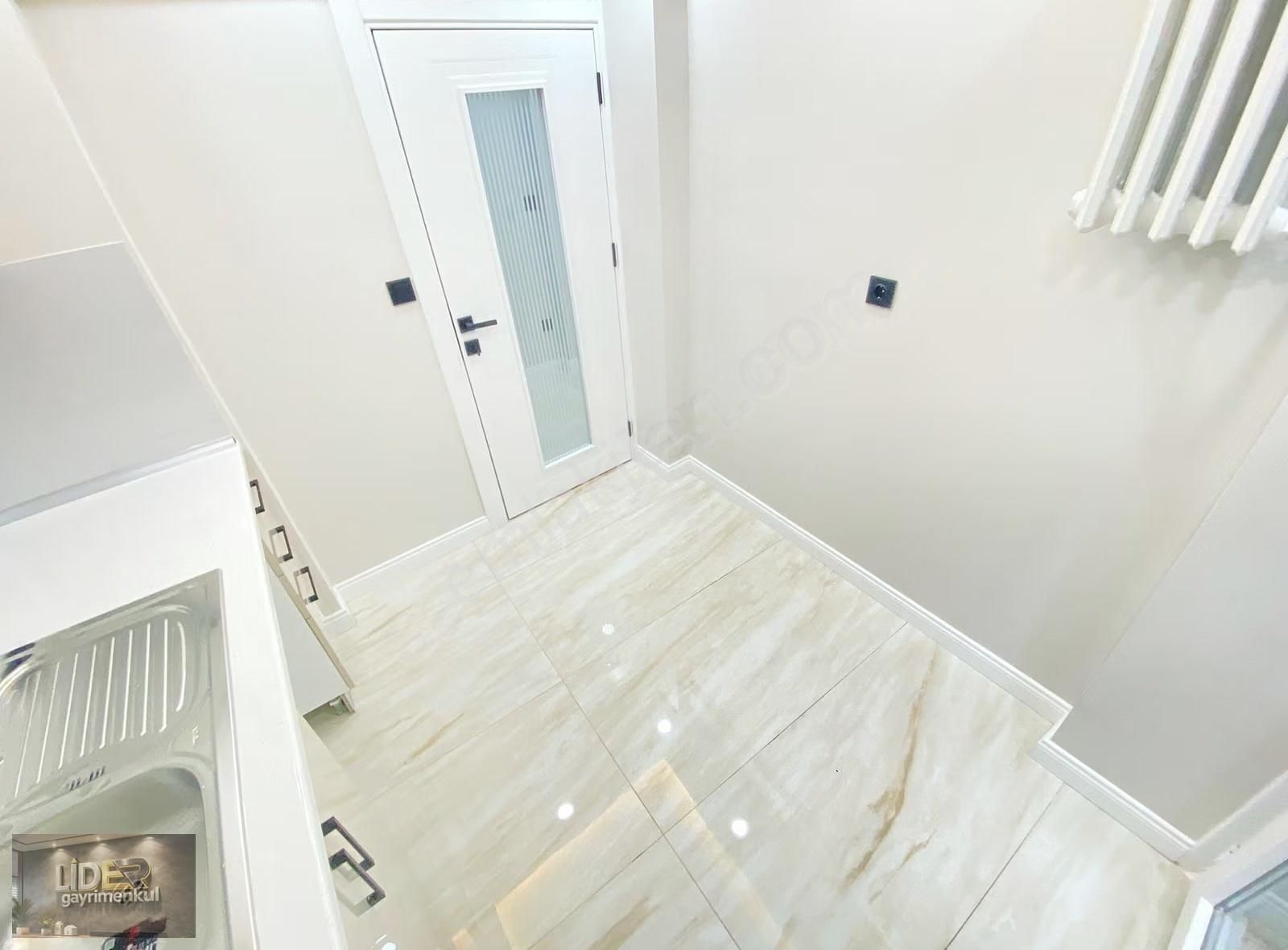 Lider'den Çamlık'ta A'dan Z'ye Yenilenmiş Çift Balkonlu 60m2 1+1 - Görsel 18