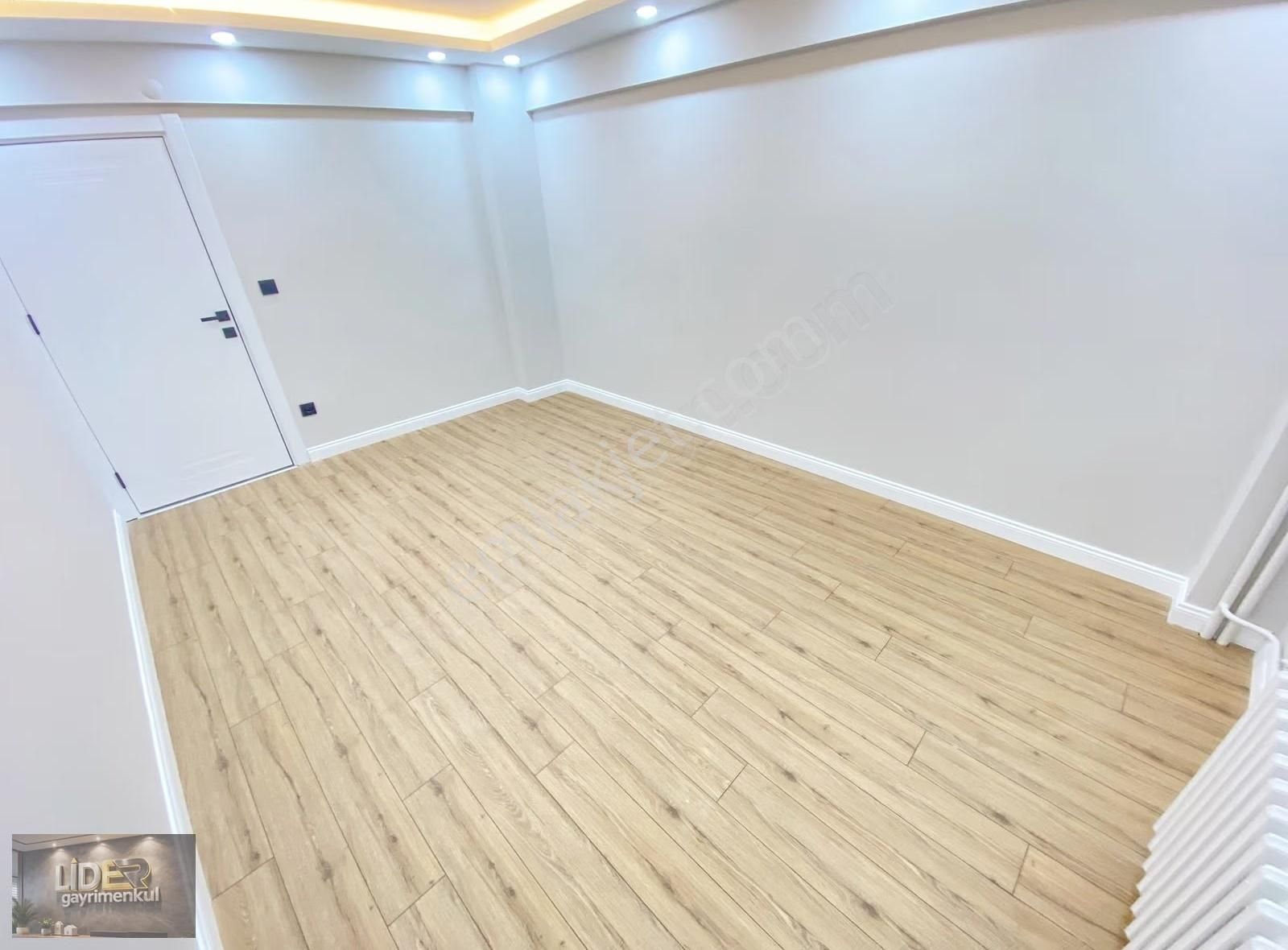 Lider'den Çamlık'ta A'dan Z'ye Yenilenmiş Çift Balkonlu 60m2 1+1 - Görsel 20