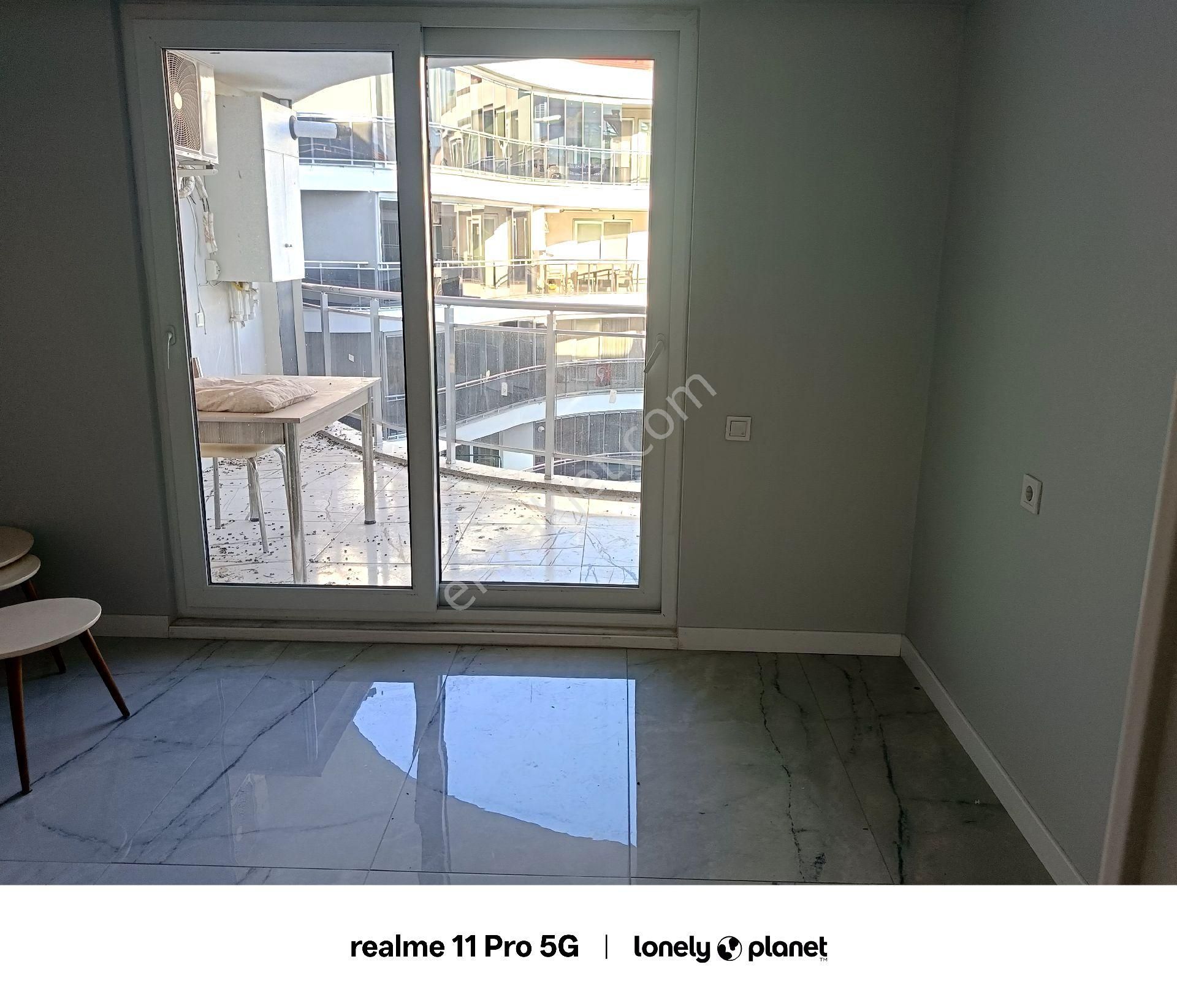 Cumhuriyet Sit Yüzme Havuzlu