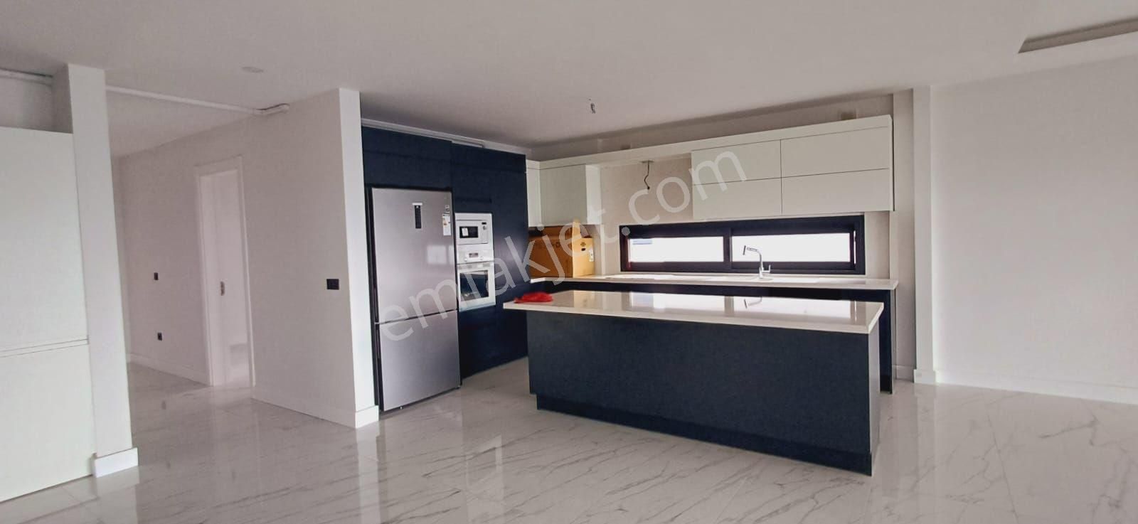 Havuzlu Sitede Panoromik Deniz Manzaralı 3+1 - Görsel 9