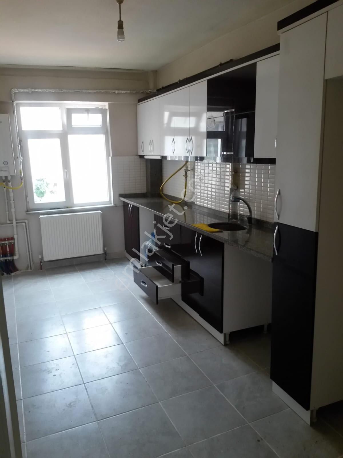 Çorlu Reşadiyede 2+1 Arakat Satılık Daire - Görsel 2