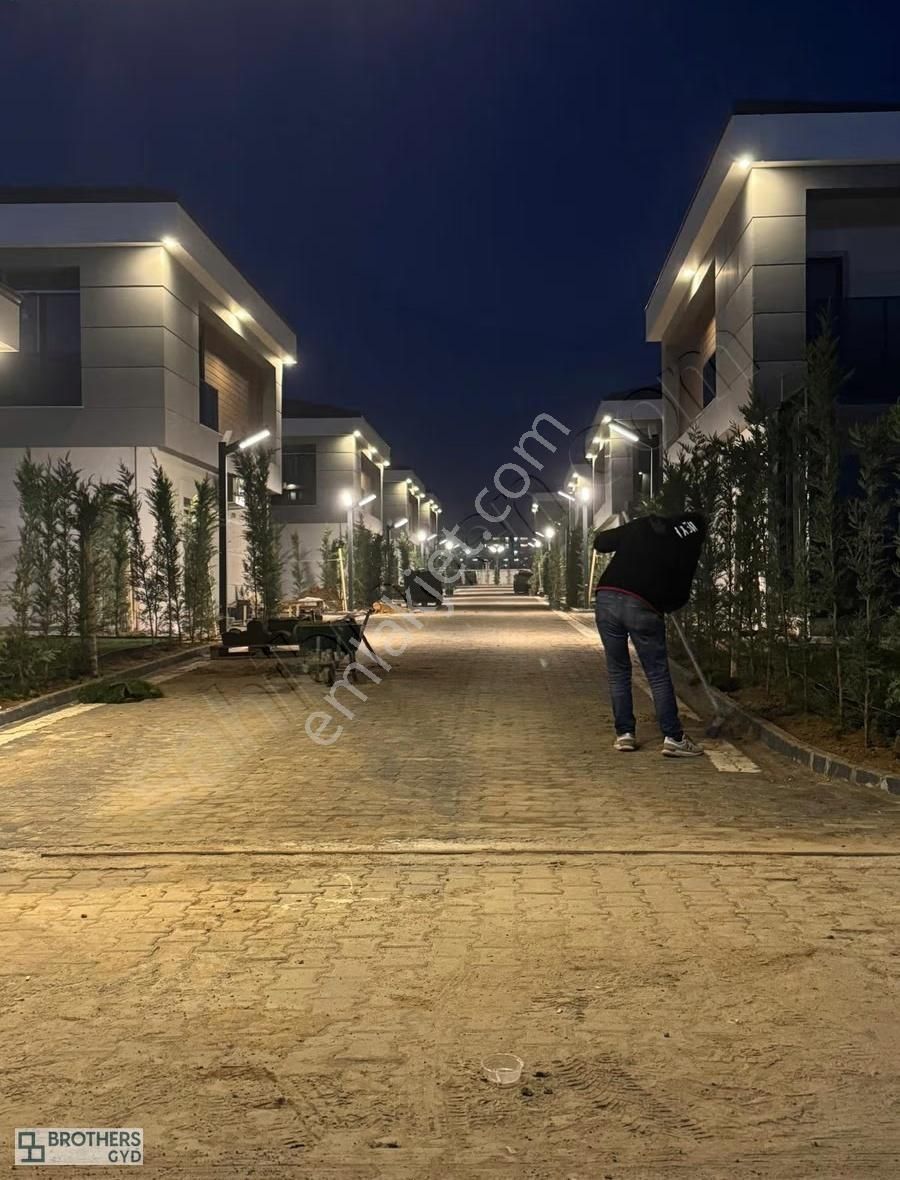Brothersdan Önerlerde 560m2 Arsa Paylı Müstakil Havuzlu Villa