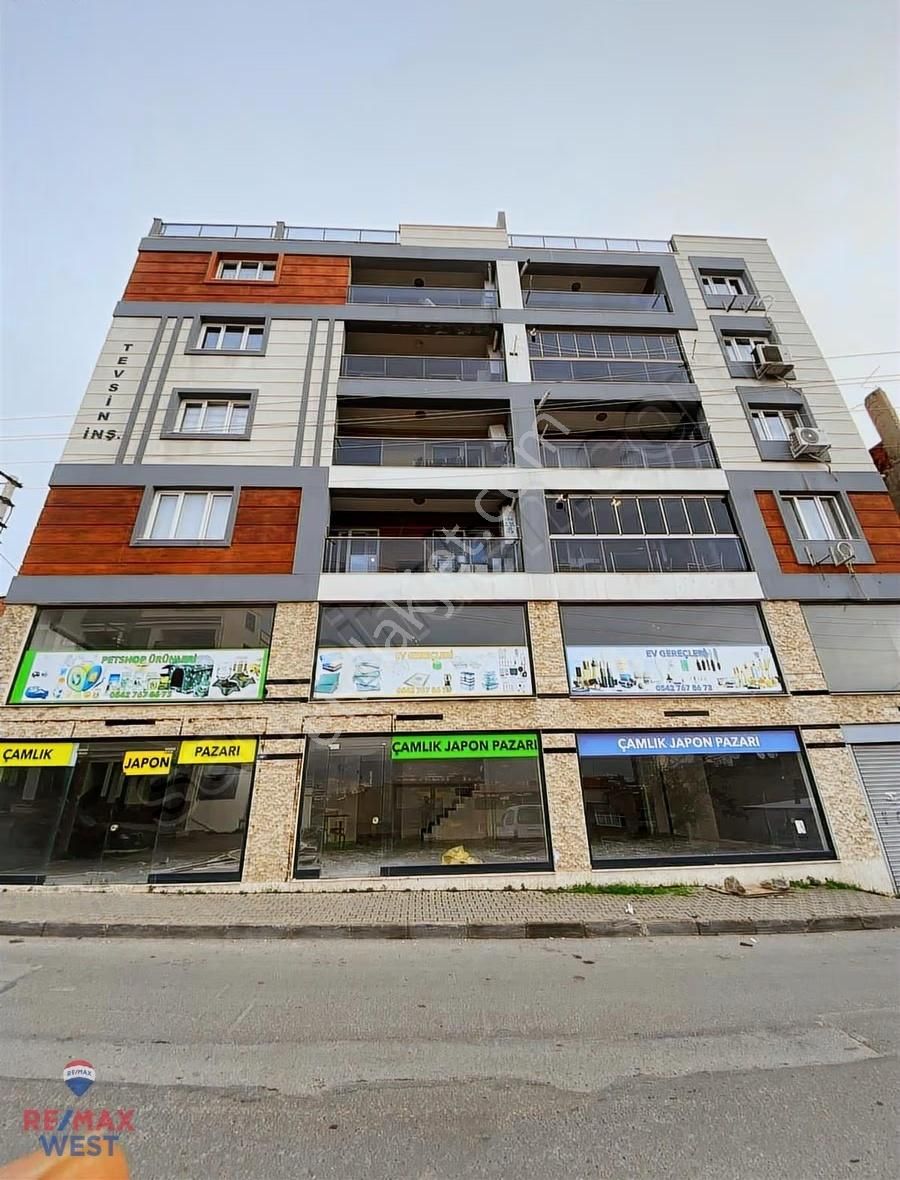 Bayraklı Emek Mahallesi Satılık Geniş Teraslı 4+1 Dubleks Daire