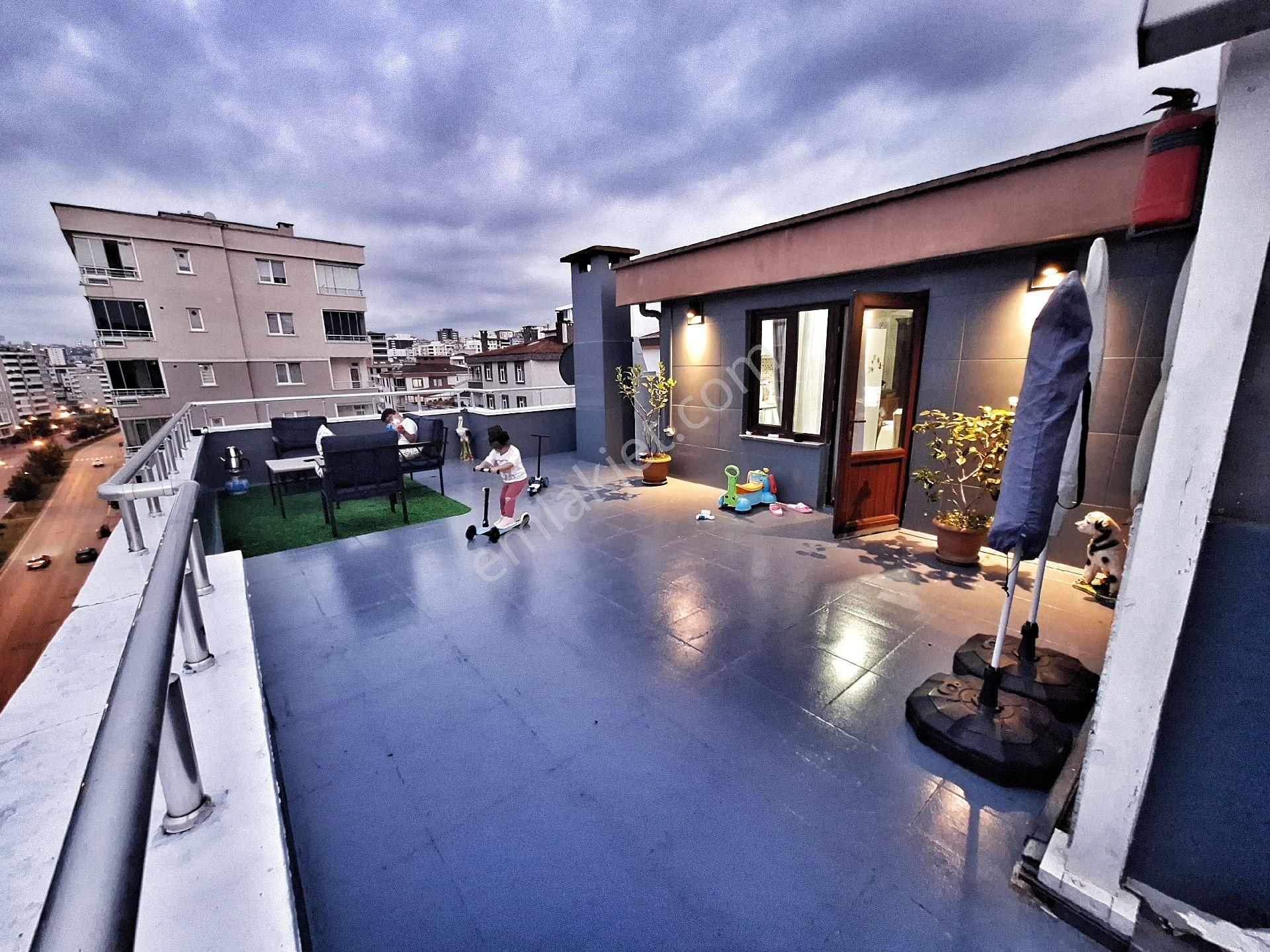 Cağaloğlu Cadde Cepheli Deniz Manzaralı Harika Konumda - Görsel 21