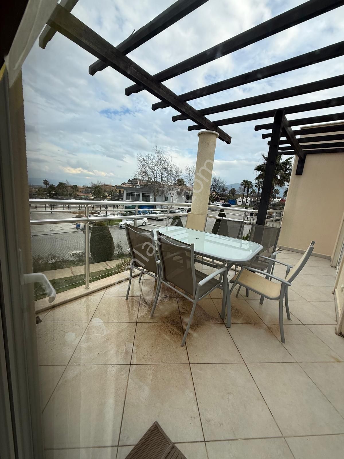 Havuzlu Sitede Eşyalı Yazlık - Görsel 14