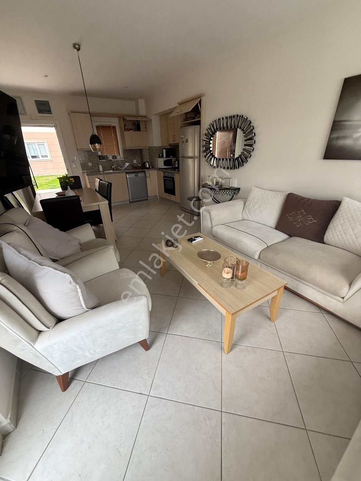 Havuzlu Sitede Eşyalı Yazlık - Görsel 15