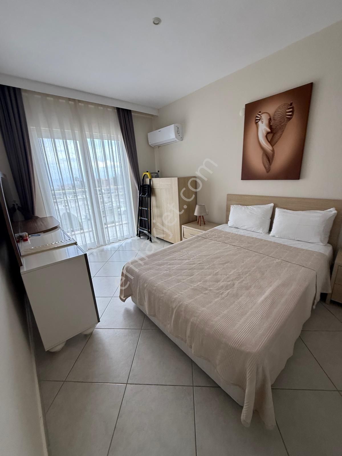 Havuzlu Sitede Eşyalı Yazlık