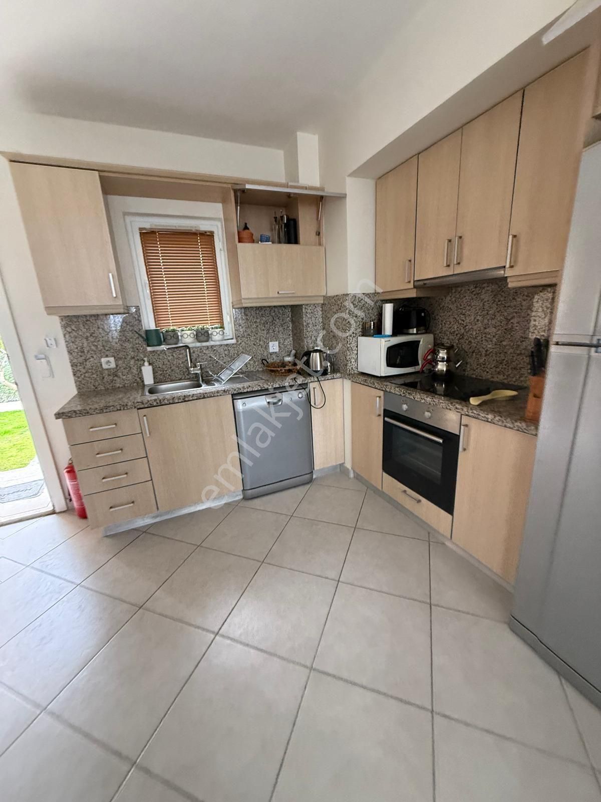 Havuzlu Sitede Eşyalı Yazlık - Görsel 16