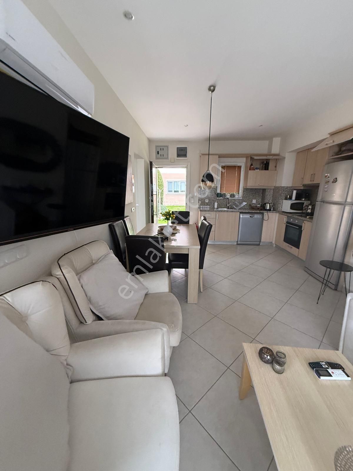 Havuzlu Sitede Eşyalı Yazlık - Görsel 12