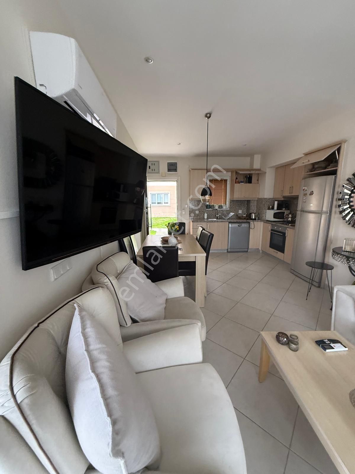 Havuzlu Sitede Eşyalı Yazlık - Görsel 13