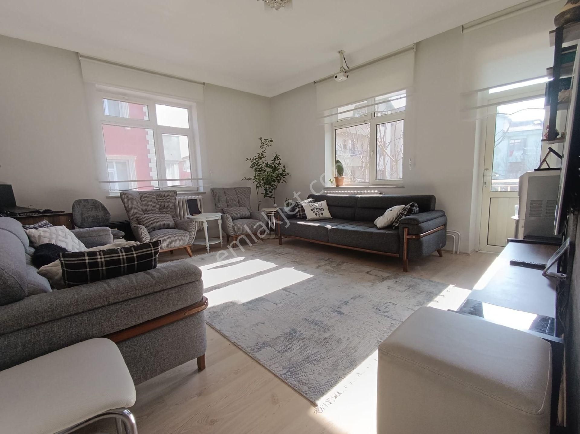 Emin Gyo'dan Hüsamettin Çelebi Mahallesinde Satılık 3+1 Arakat Daire - Görsel 2