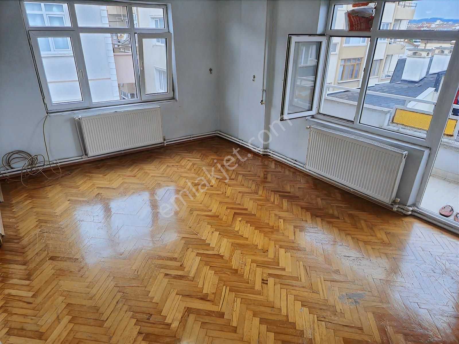 Realty World Adapazarı Akıncılar 120m2 3 Balkonlu Depolu Boş 3+1 - Görsel 17