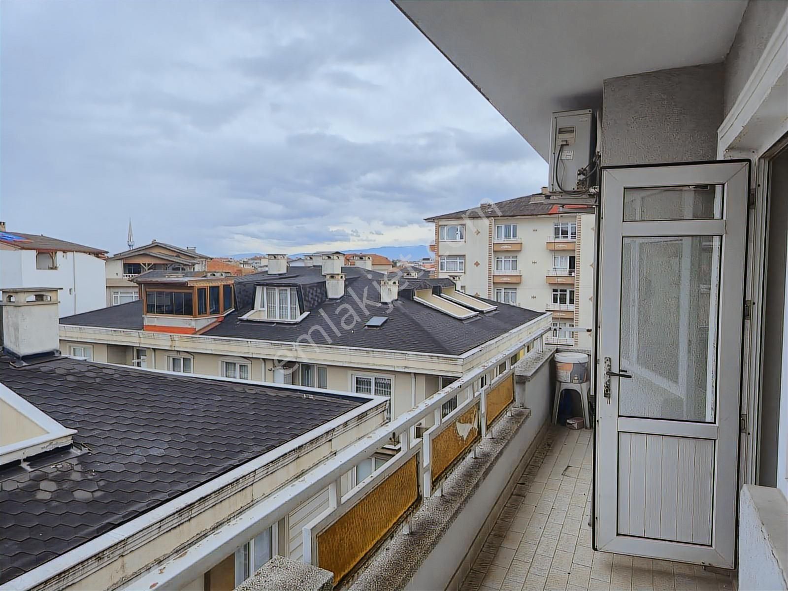 Realty World Adapazarı Akıncılar 120m2 3 Balkonlu Depolu Boş 3+1 - Görsel 18