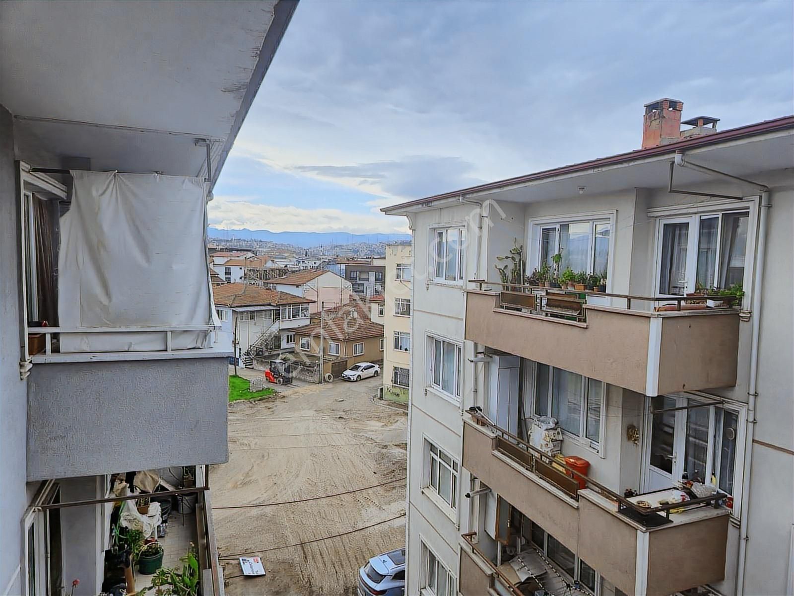 Realty World Adapazarı Akıncılar 120m2 3 Balkonlu Depolu Boş 3+1 - Görsel 15