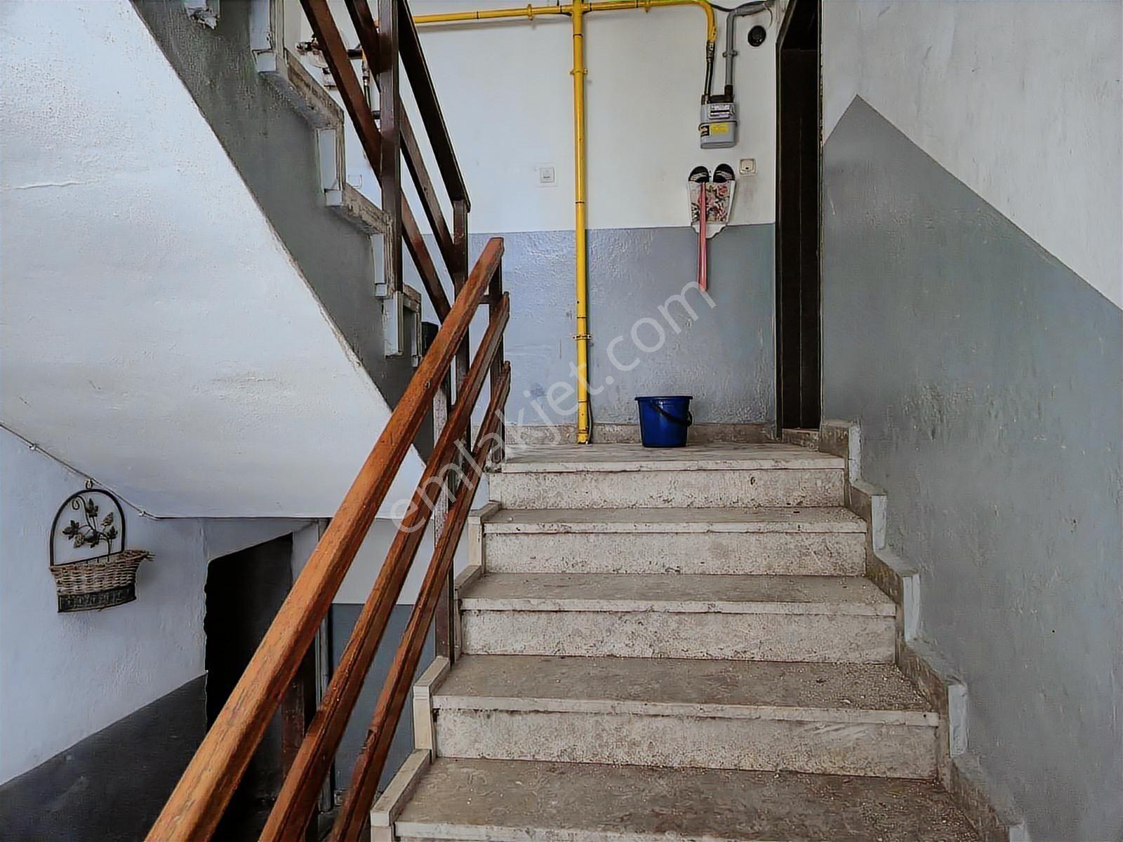 Realty World Adapazarı Akıncılar 120m2 3 Balkonlu Depolu Boş 3+1 - Görsel 8