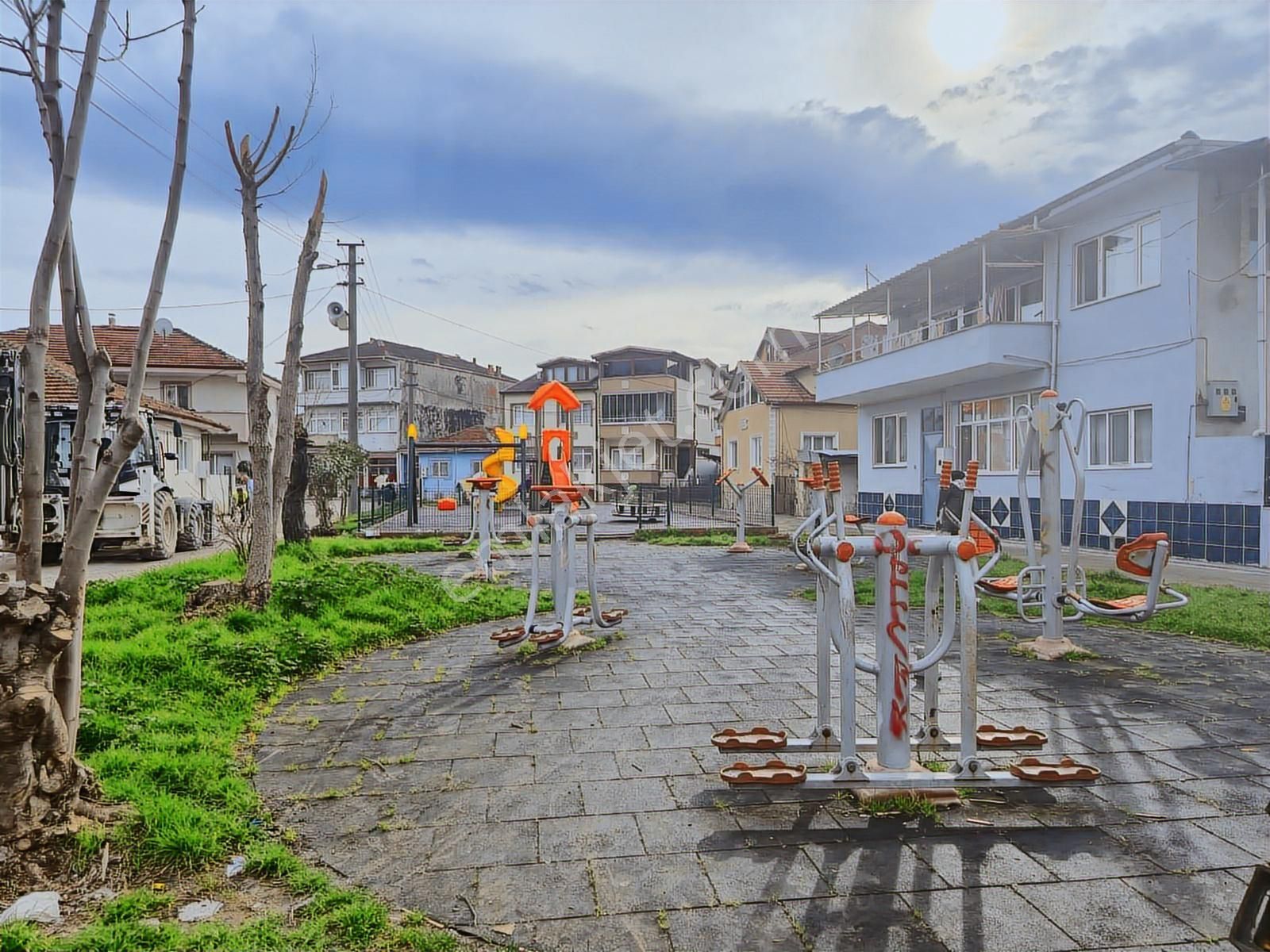 Realty World Adapazarı Akıncılar 120m2 3 Balkonlu Depolu Boş 3+1 - Görsel 3