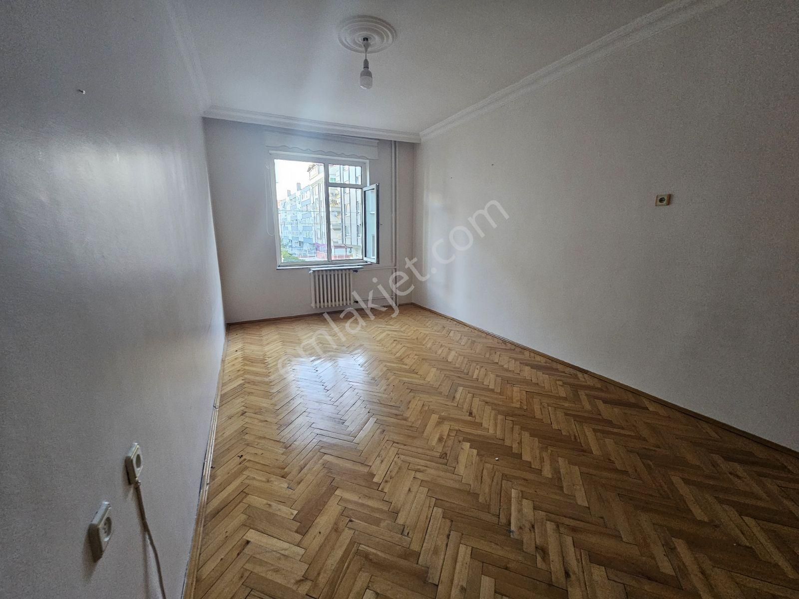 Metin Gönülalan'dan Yaka Meramda 4+1 Kiralık Geniş Daire - Görsel 3