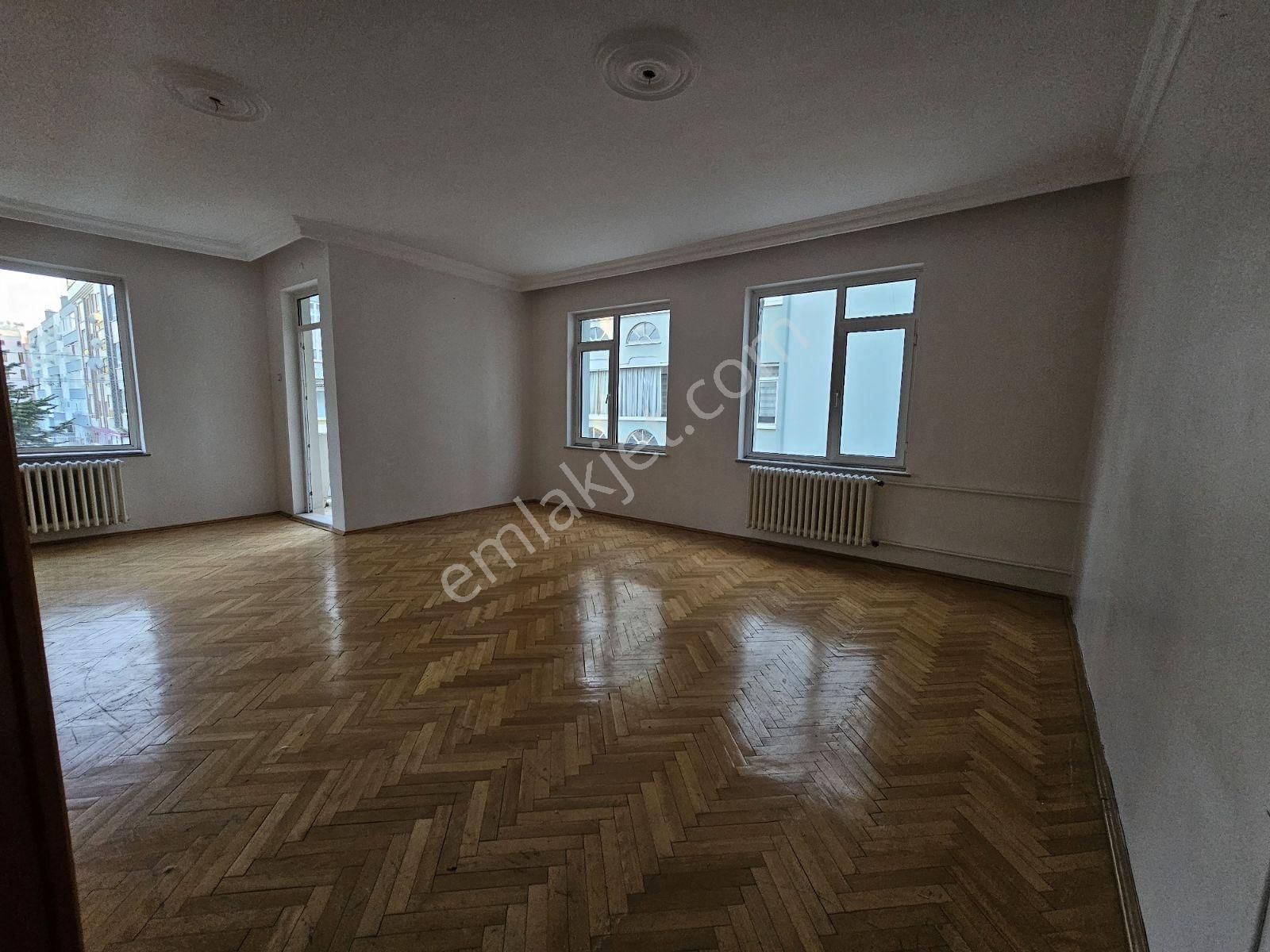 Metin Gönülalan'dan Yaka Meramda 4+1 Kiralık Geniş Daire - Görsel 23