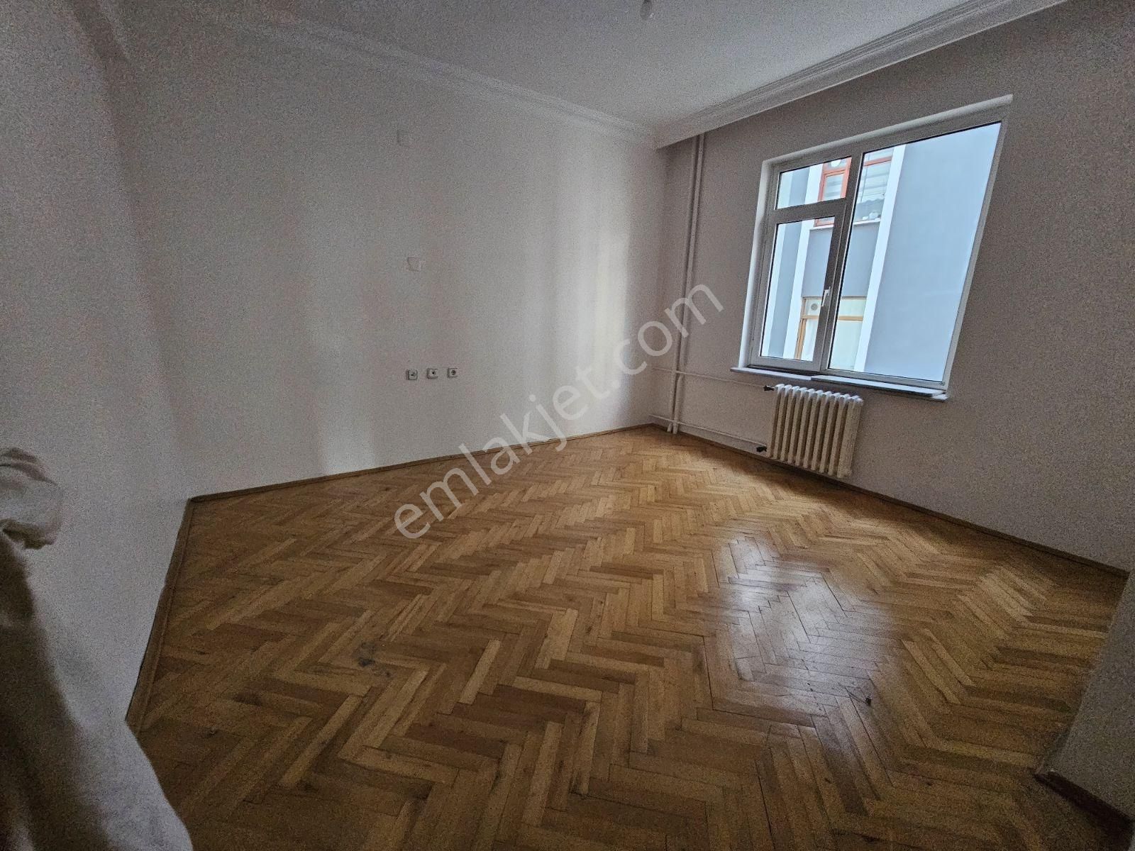 Metin Gönülalan'dan Yaka Meramda 4+1 Kiralık Geniş Daire - Görsel 15