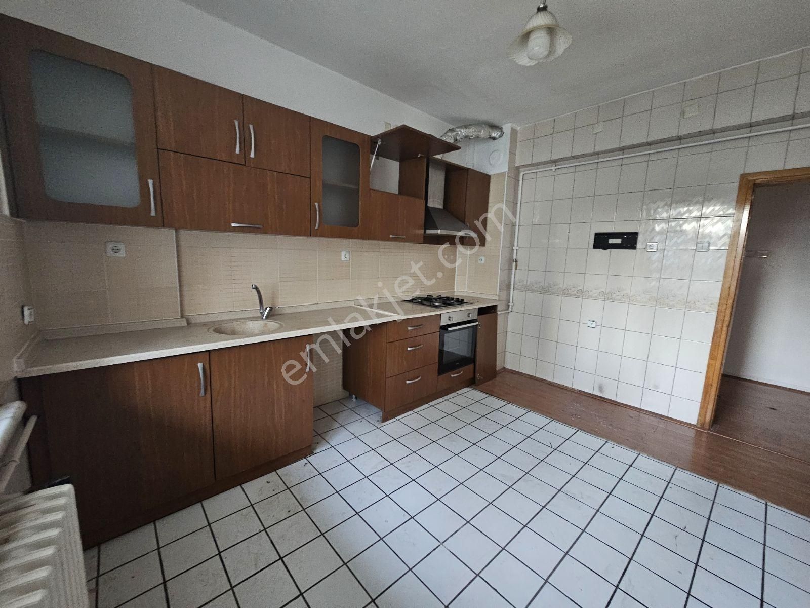 Metin Gönülalan'dan Yaka Meramda 4+1 Kiralık Geniş Daire - Görsel 17