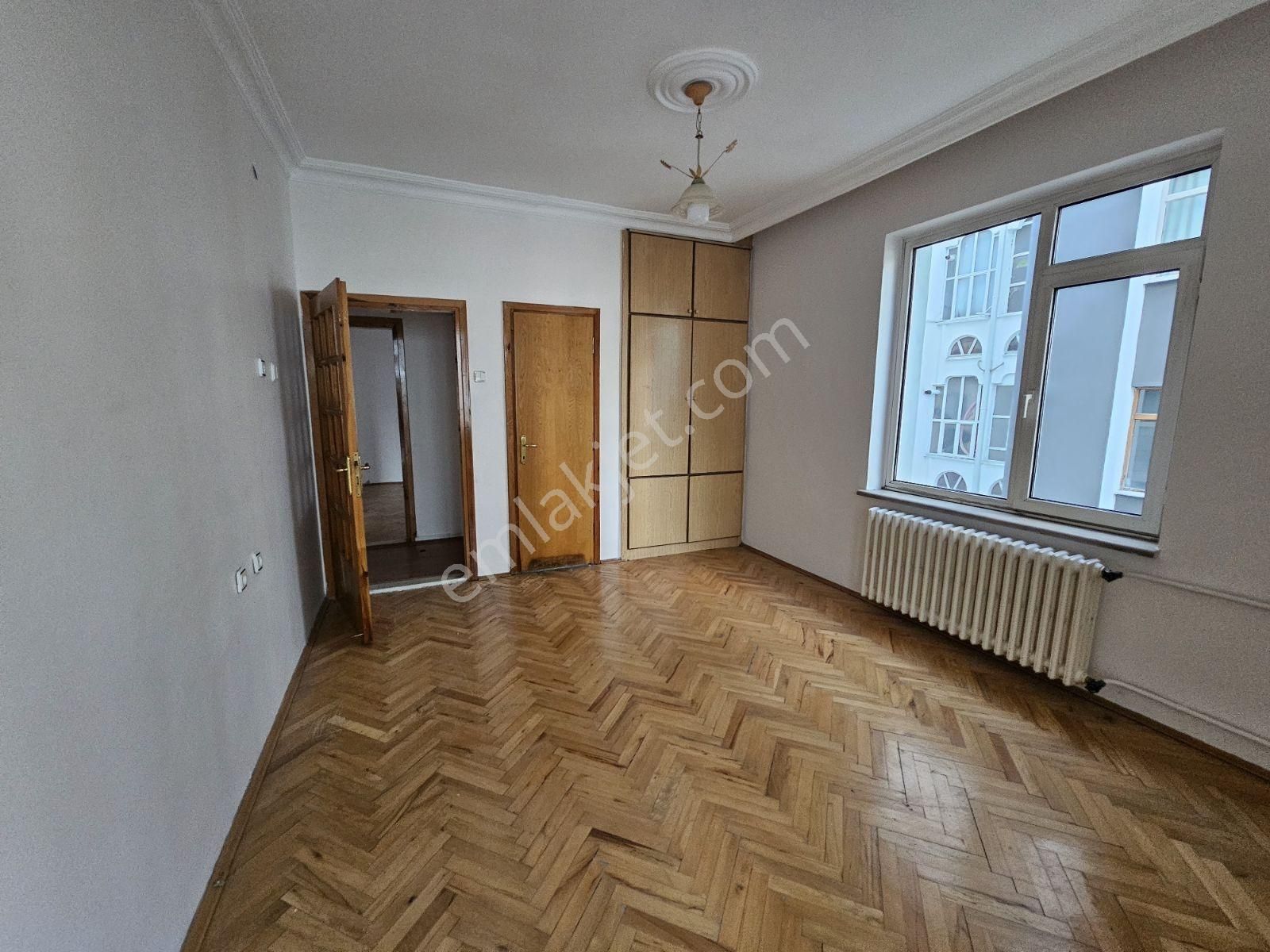 Metin Gönülalan'dan Yaka Meramda 4+1 Kiralık Geniş Daire - Görsel 13