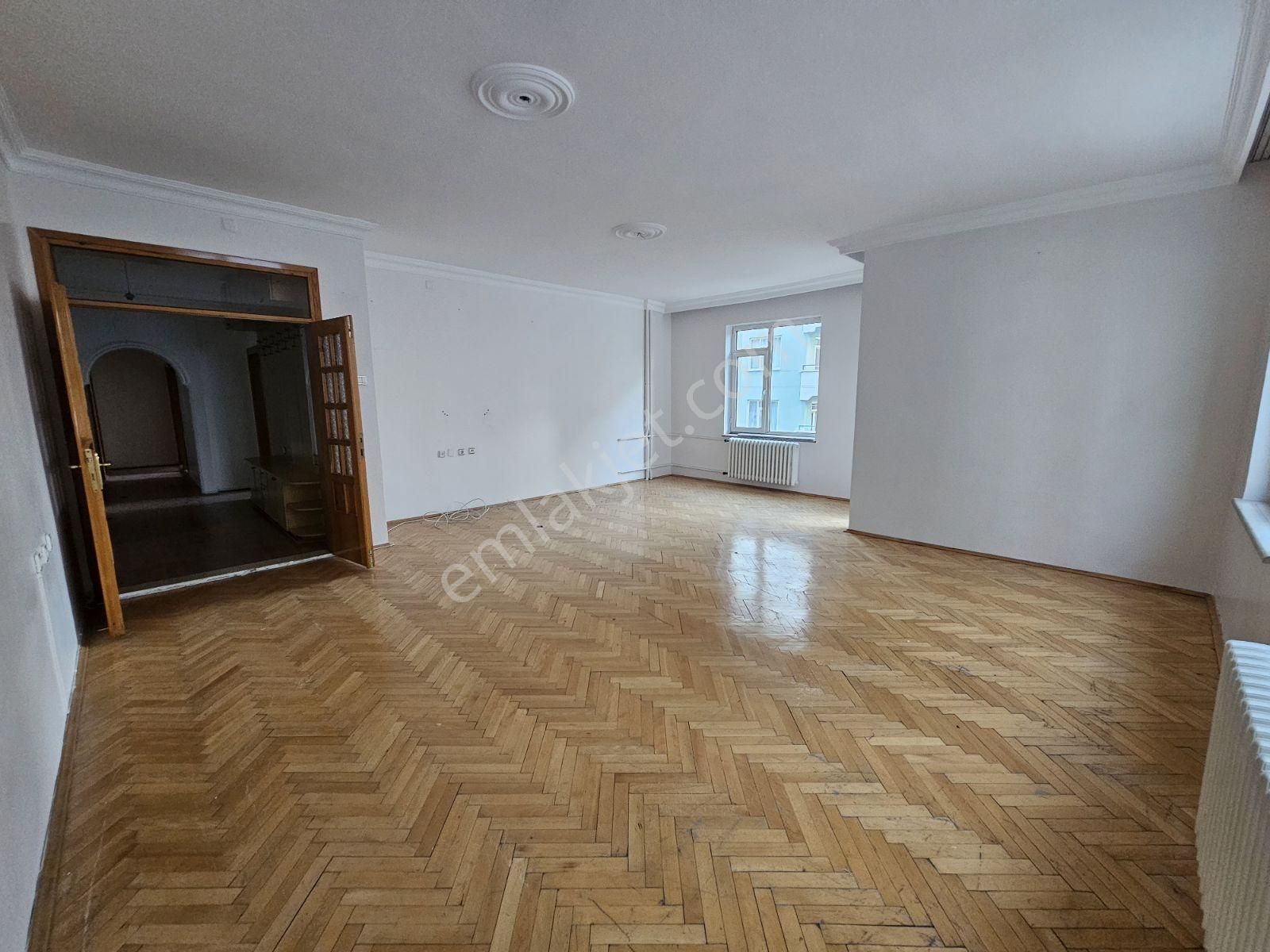 Metin Gönülalan'dan Yaka Meramda 4+1 Kiralık Geniş Daire - Görsel 19