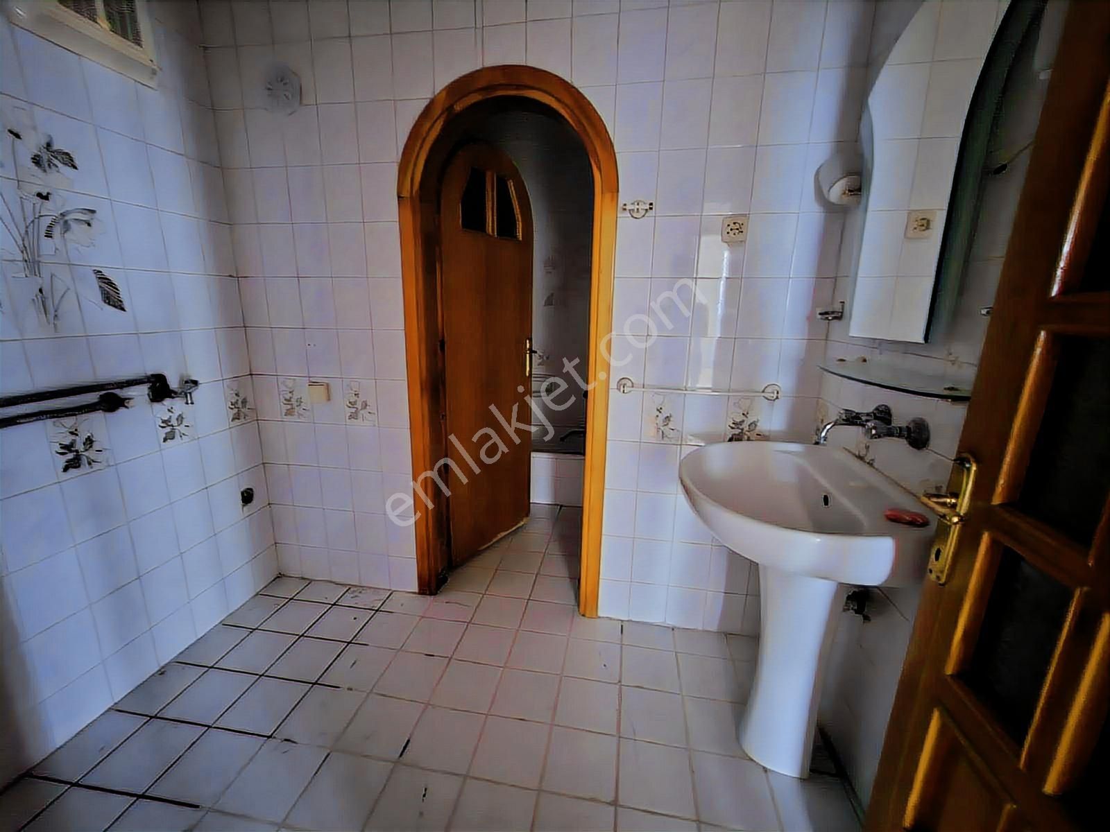 Metin Gönülalan'dan Yaka Meramda 4+1 Kiralık Geniş Daire - Görsel 6