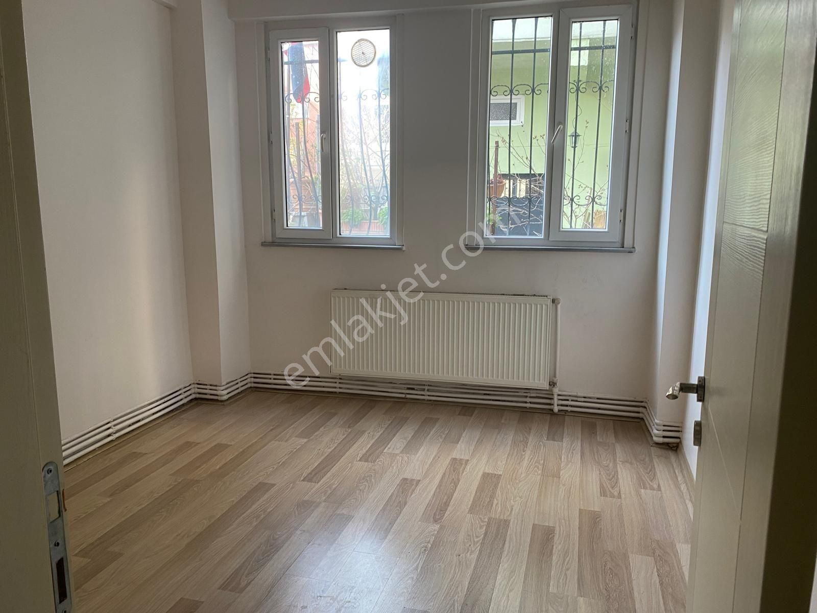 Sarıyer Ptt Mahallesinde Satılık 1+1 Dıre - Görsel 3