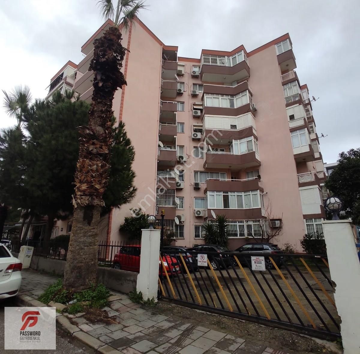 Bayraklı Mansuroğlu'nda Satılık 3+1 Daire