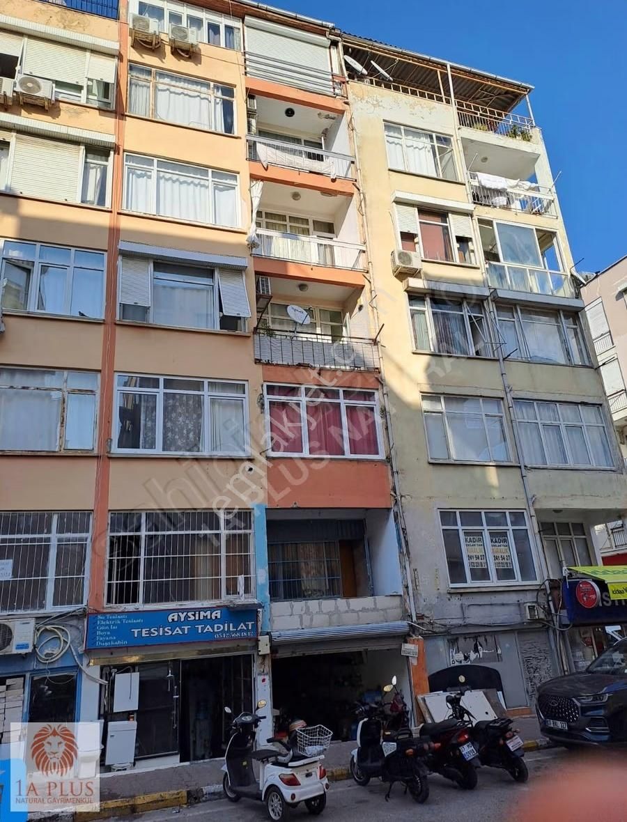 Denize Çok Yakın Tadilatlı 3+1 120m2 Satılık Daire - Görsel 6
